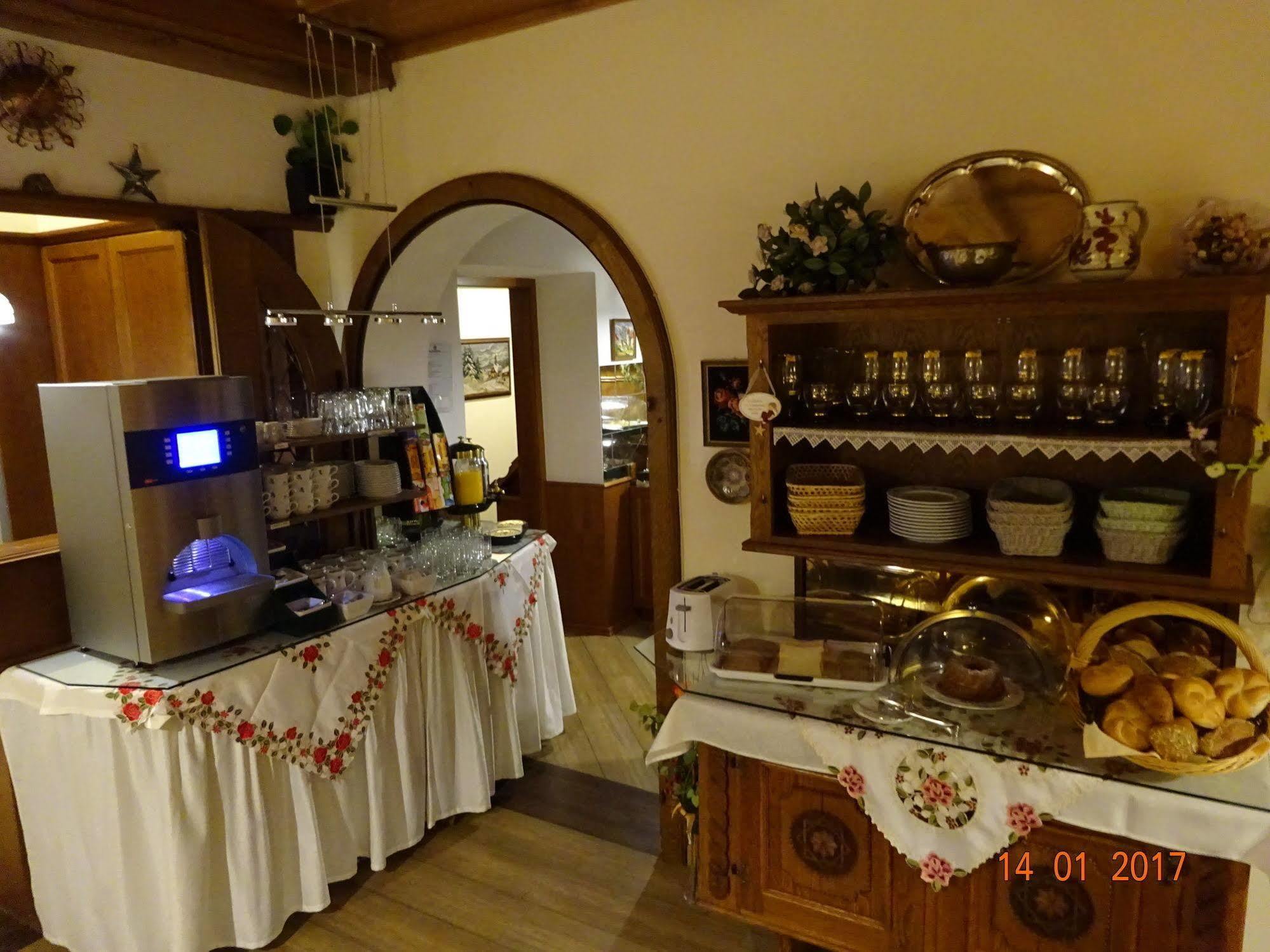Hotel-Garni Schernthaner Sankt Gilgen Exteriör bild